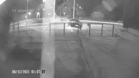 Una persecución policial en Elche termina con dos heridos, uno de ellos grave. SUCESOS