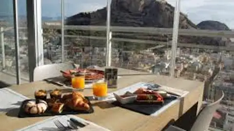 Vistas desde el Hotel Gran Sol de Alicante Vistas desde el Hotel Gran Sol de Alicante