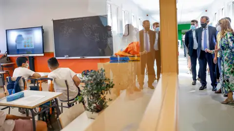 El consejero de Educación Enrique Ossorio visita el CEIP Miguel Delibes de Campo Real El consejero de Educación Enrique Ossorio visita el CEIP Miguel Delibes de Campo Real
