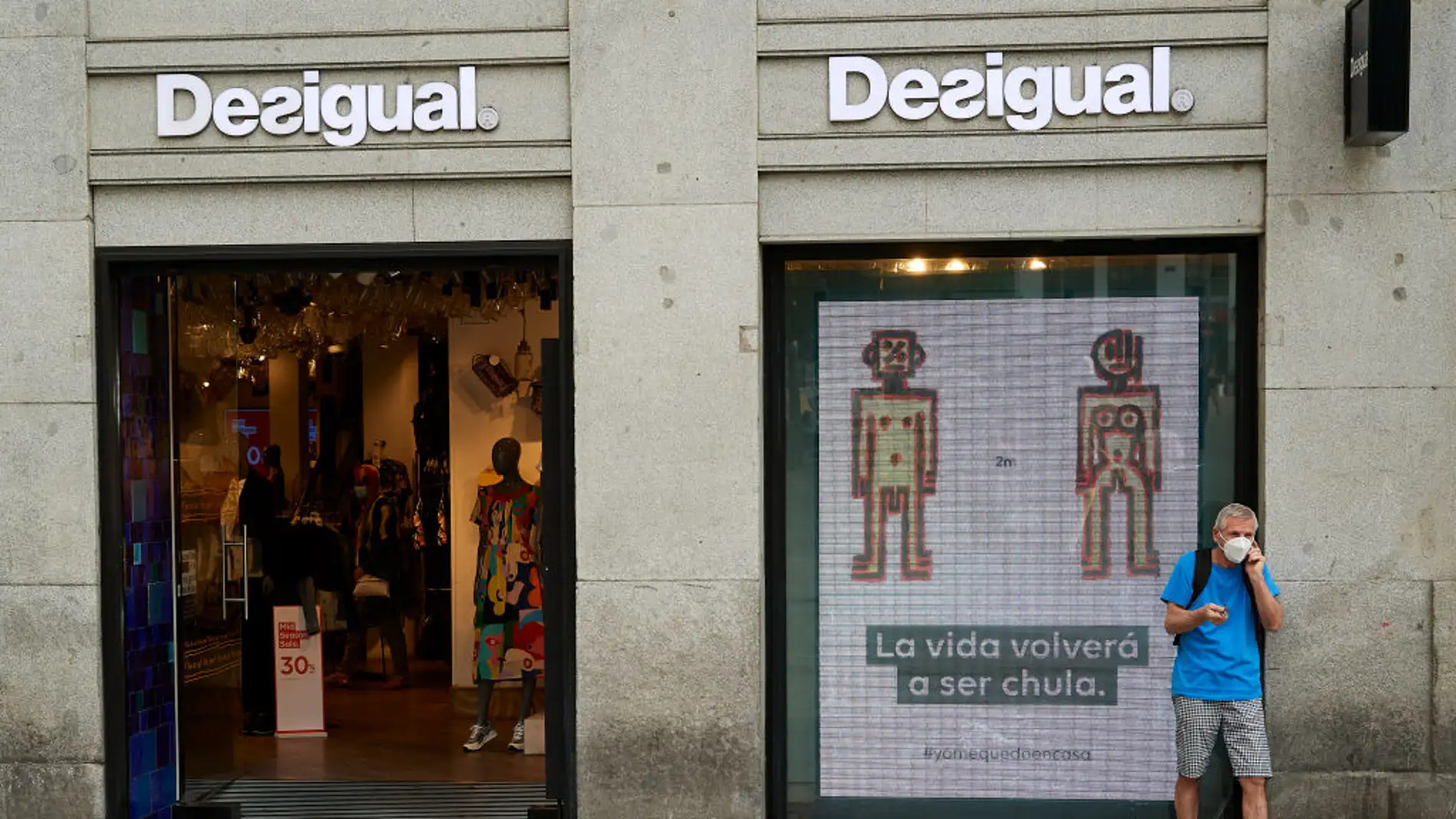 Fachada de una tienda de Desigual en Madrid