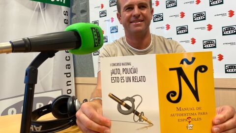 Jorge Jes&uacute;s "Escritor-Polic&iacute;a"