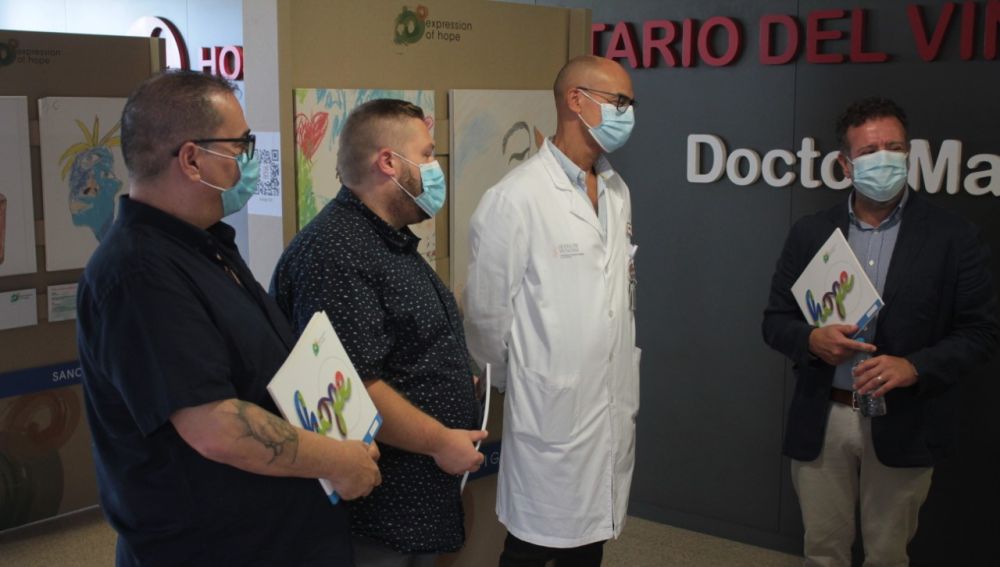 Momento de la inauguración de la exposición en el Hospital del Vinalopó de Elche.