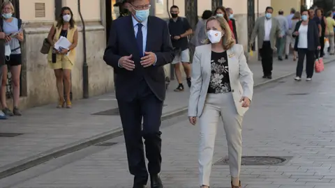 El presidente de la Generalitat Valenciana, Ximo Puig, con la vicepresidenta primera del Gobierno, Nadia Calviño. El presidente de la Generalitat Valenciana, Ximo Puig, con la vicepresidenta primera del Gobierno, Nadia Calviño.