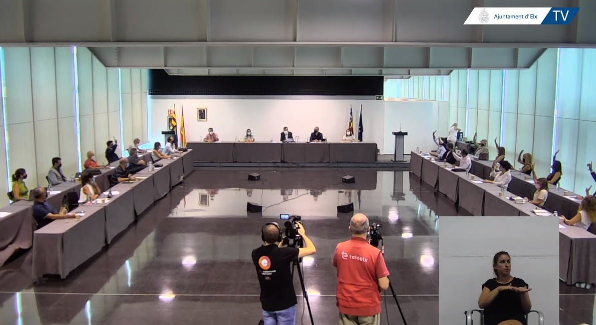 PSOE y Compromís en Elche rechazan crear las ayudas al pago del recibo de la luz propuestas por el PP PSOE y Compromís en Elche rechazan crear las ayudas al pago del recibo de la luz propuestas por el PP