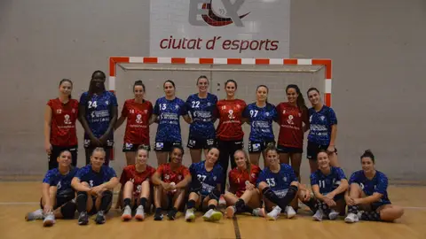 La plantilla del equipo femenino del Club Balonmano Elche para la temporada 2021/22. BALONMANO