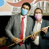 El nuevo alcalde de La Solana, Eulalio Díaz-Cano, con su predecesor Luis Díaz-Cacho (de izquierda a derecha) El nuevo alcalde de La Solana, Eulalio Díaz-Cano, con su predecesor Luis Díaz-Cacho (de izquierda a derecha)