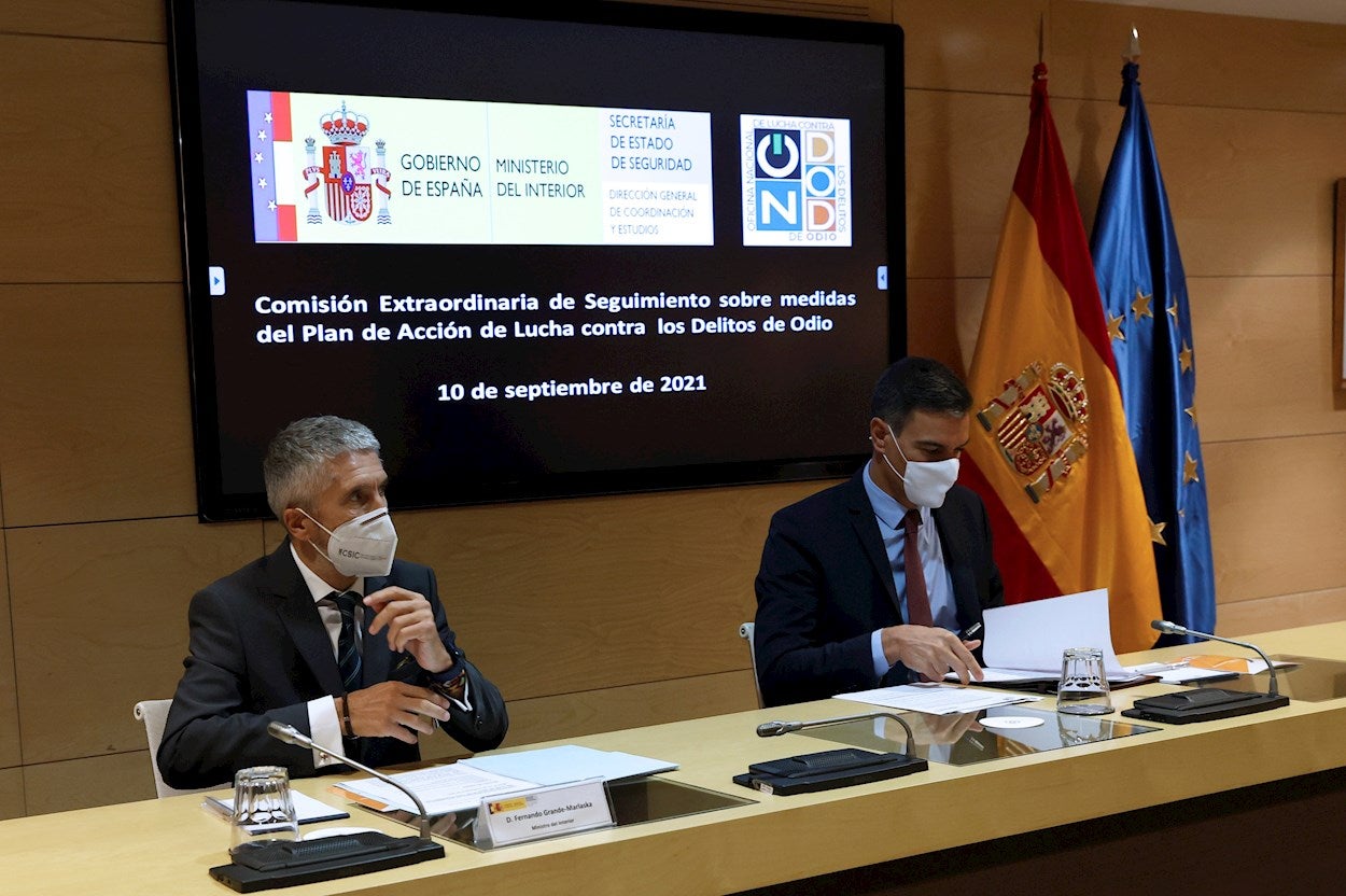 El Gobierno creará grupos contra los delitos de odio en la Policía y la Guardia Civil El Gobierno creará grupos contra los delitos de odio en la Policía y la Guardia Civil