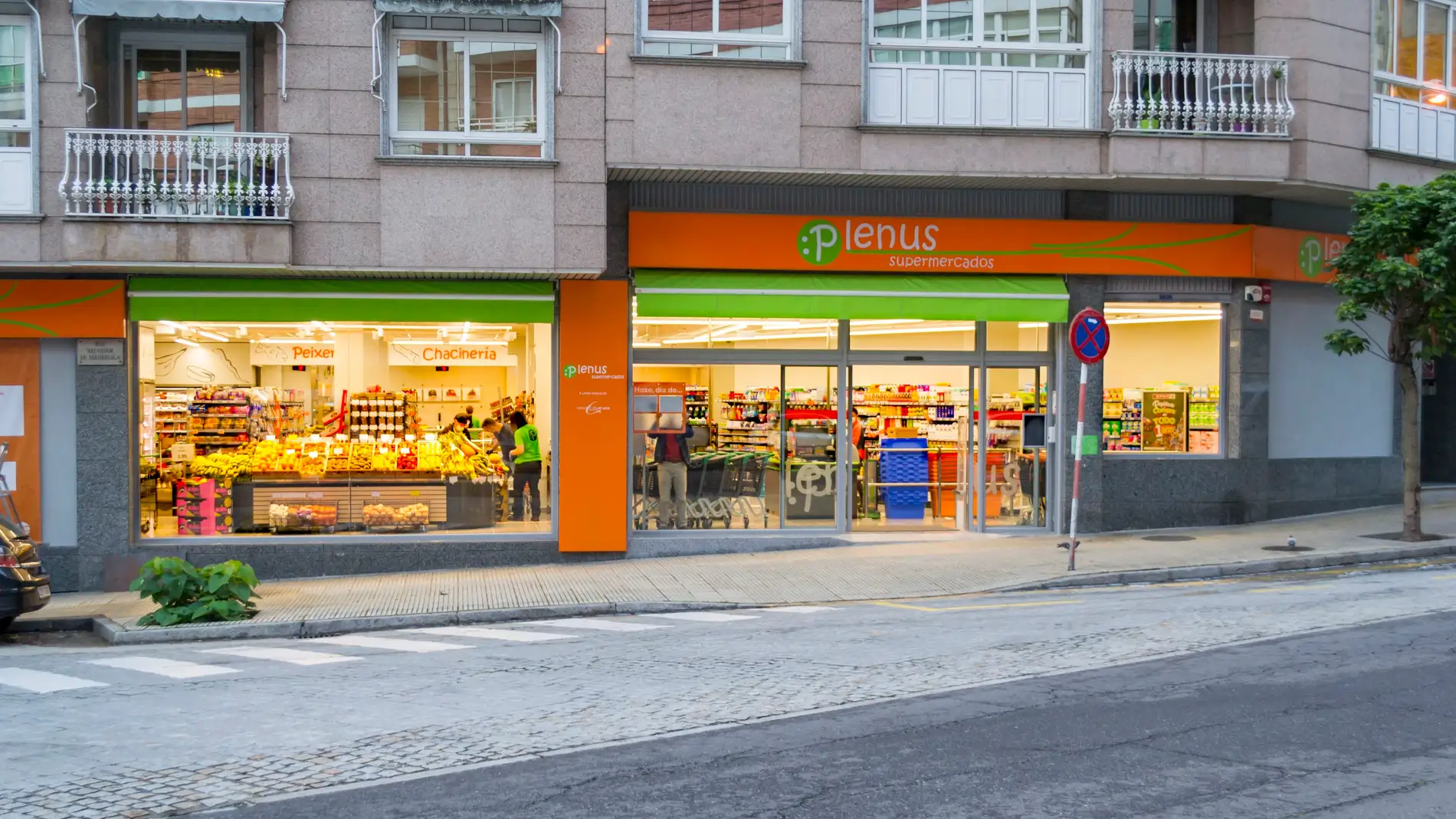 Grupo Cuevas culmina su plan de renovación de supermercados al formato Plenus