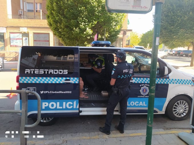 La policía trata de localizar quien lanza cohetes de madrugada en Ciudad Real La policía trata de localizar quien lanza cohetes de madrugada en Ciudad Real