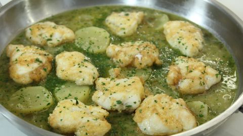 Patatas en salsa verde con rape rebozado, receta de Robin Food