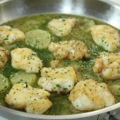 Patatas en salsa verde con rape rebozado, receta de Robin Food