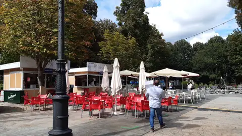 La hostelería general recupera horarios y se reabren las barras con distancia de seguridad La hostelería general recupera horarios y se reabren las barras con distancia de seguridad