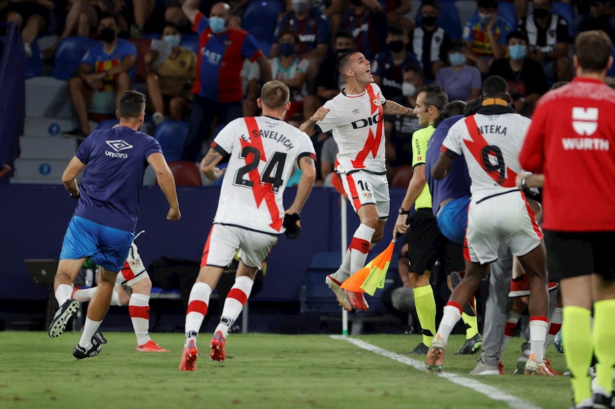 Sergi Guardiola marca en su debut con el Rayo e impide al Levante sumar su primer triunfo Sergi Guardiola marca en su debut con el Rayo e impide al Levante sumar su primer triunfo