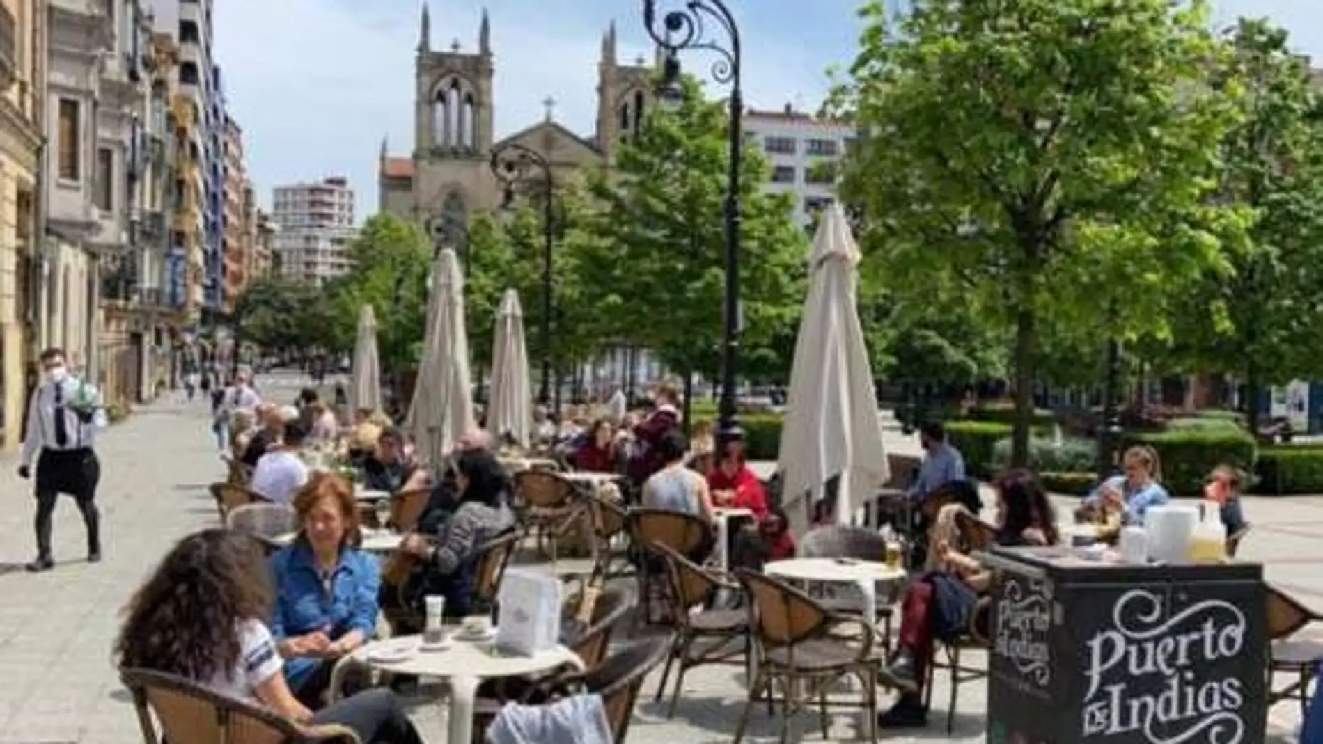 Terrazas hosteleras en el Paseo de Begoña en Gijón