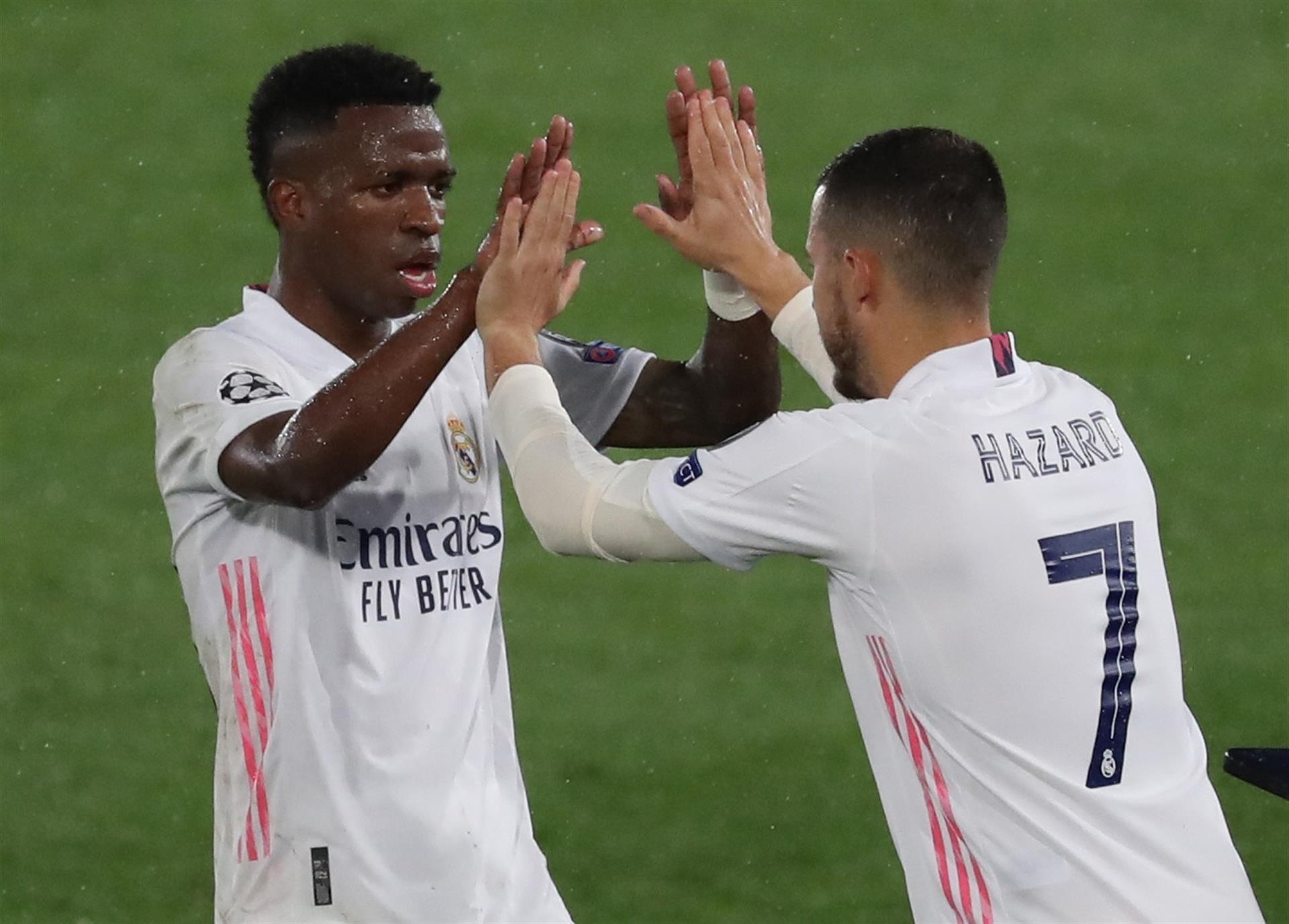 Tertulia: ¿Se sancionará a Vinicius por su celebración con los aficionados en la grada del Bernabéu? Tertulia: ¿Se sancionará a Vinicius por su celebración con los aficionados en la grada del Bernabéu?