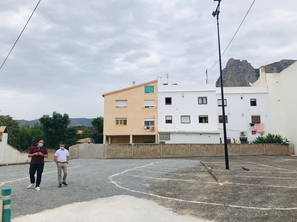 Finestrat abre el aparcamiento provisional de la calle San Vicent mientras duren las obras de la Avda. Benidorm Finestrat abre el aparcamiento provisional de la calle San Vicent mientras duren las obras de la Avda. Benidorm