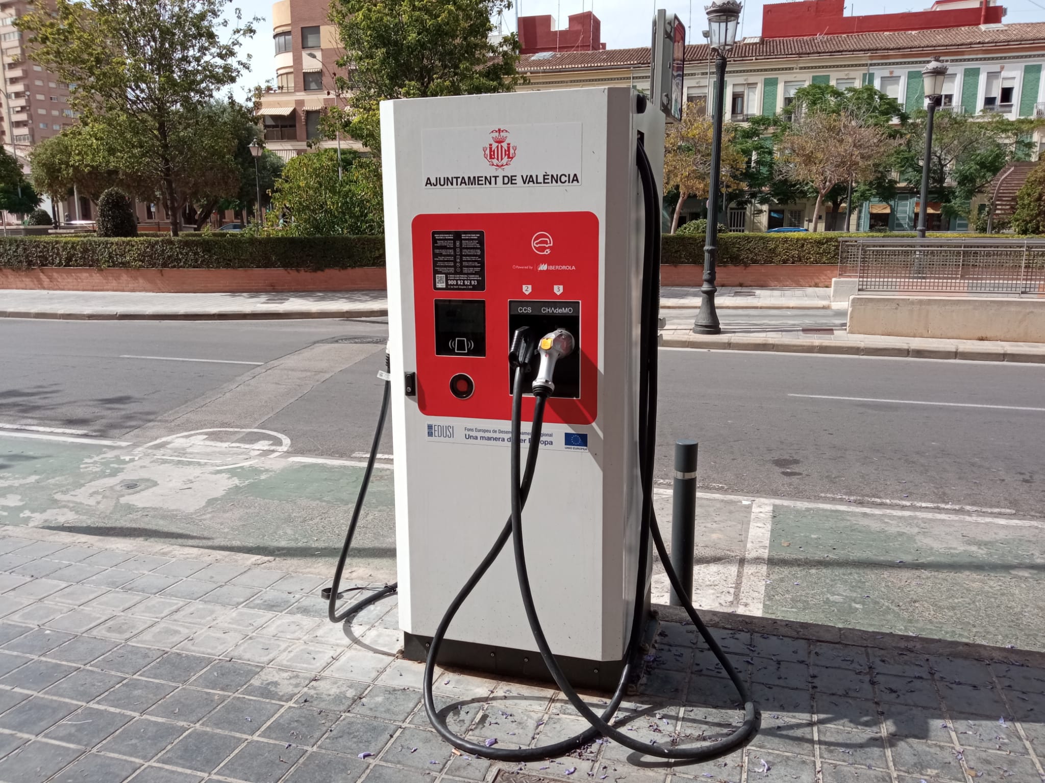 València contará en dos meses con tres nuevos puntos de recarga de coches eléctricos València contará en dos meses con tres nuevos puntos de recarga de coches eléctricos