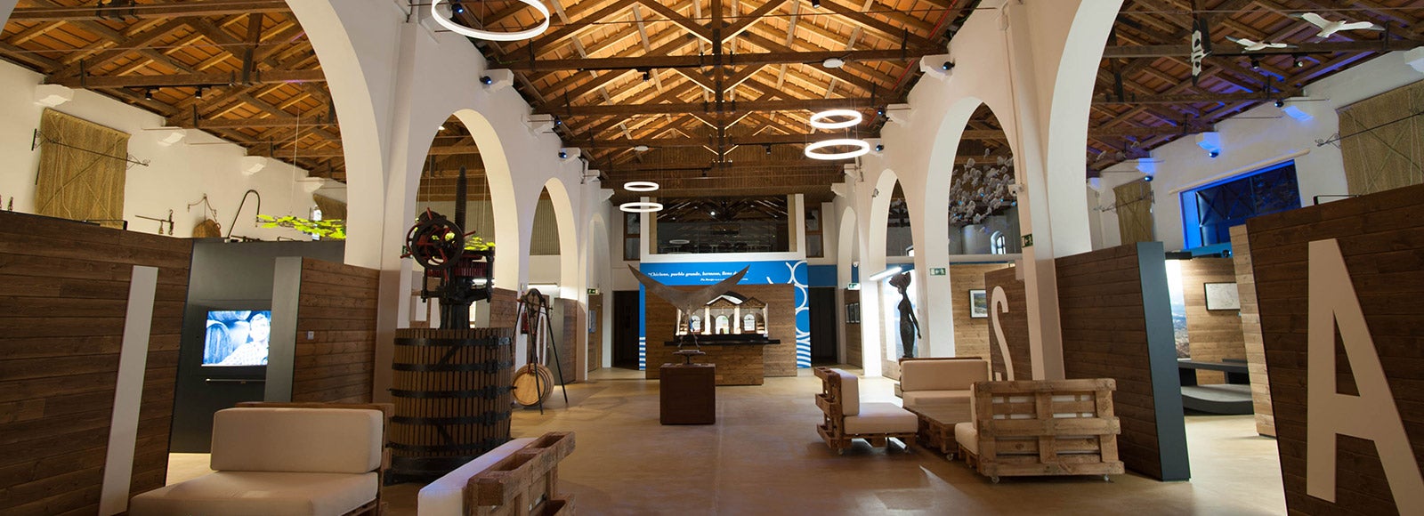 Más de dos mil personas visitan el Centro de Interpretación del Vino y la Sal en agosto Más de dos mil personas visitan el Centro de Interpretación del Vino y la Sal en agosto