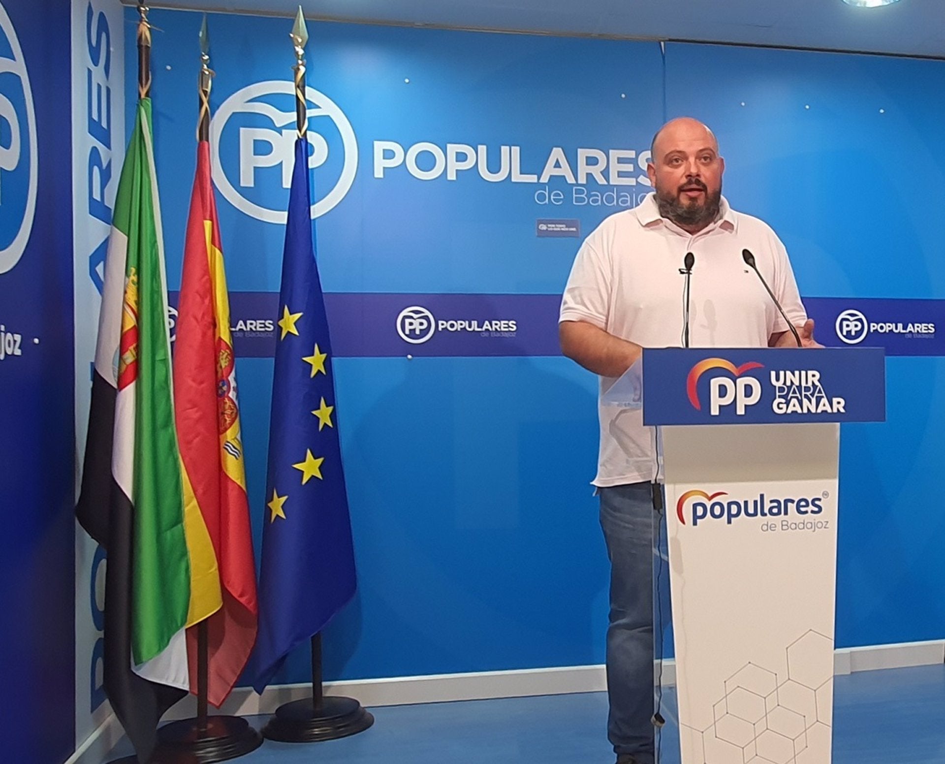 El PP provincial de Badajoz inicia una campaña para explicar sus iniciativas para bajar el recibo de la luz El PP provincial de Badajoz inicia una campaña para explicar sus iniciativas para bajar el recibo de la luz