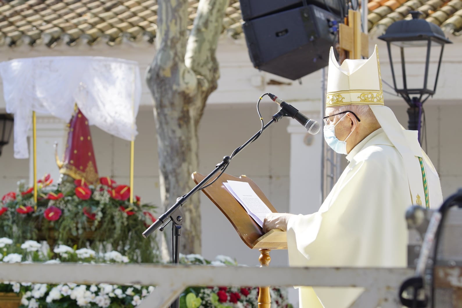 Misa menos numerosa pero igual de emotiva en honor a la Virgen de los Llanos Misa menos numerosa pero igual de emotiva en honor a la Virgen de los Llanos
