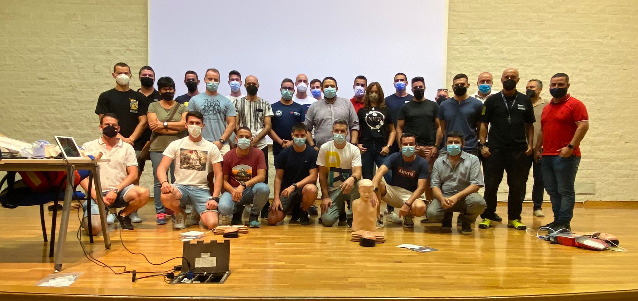Un treintena de policías locales reciben en San Isidro el Curso de primeros auxilios y medios defensivos Un treintena de policías locales reciben en San Isidro el Curso de primeros auxilios y medios defensivos