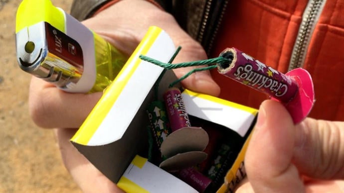 El Ayuntamiento de Ciudad Real pide la colaboración ciudadana para "pescar" a los que tiran cohetes de madrugada El Ayuntamiento de Ciudad Real pide la colaboración ciudadana para "pescar" a los que tiran cohetes de madrugada