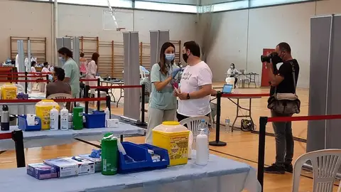 Vacunación contra la covid-19 en el polideportivo El Toscar de Elche. Vacunación contra la covid-19 en el polideportivo El Toscar de Elche.