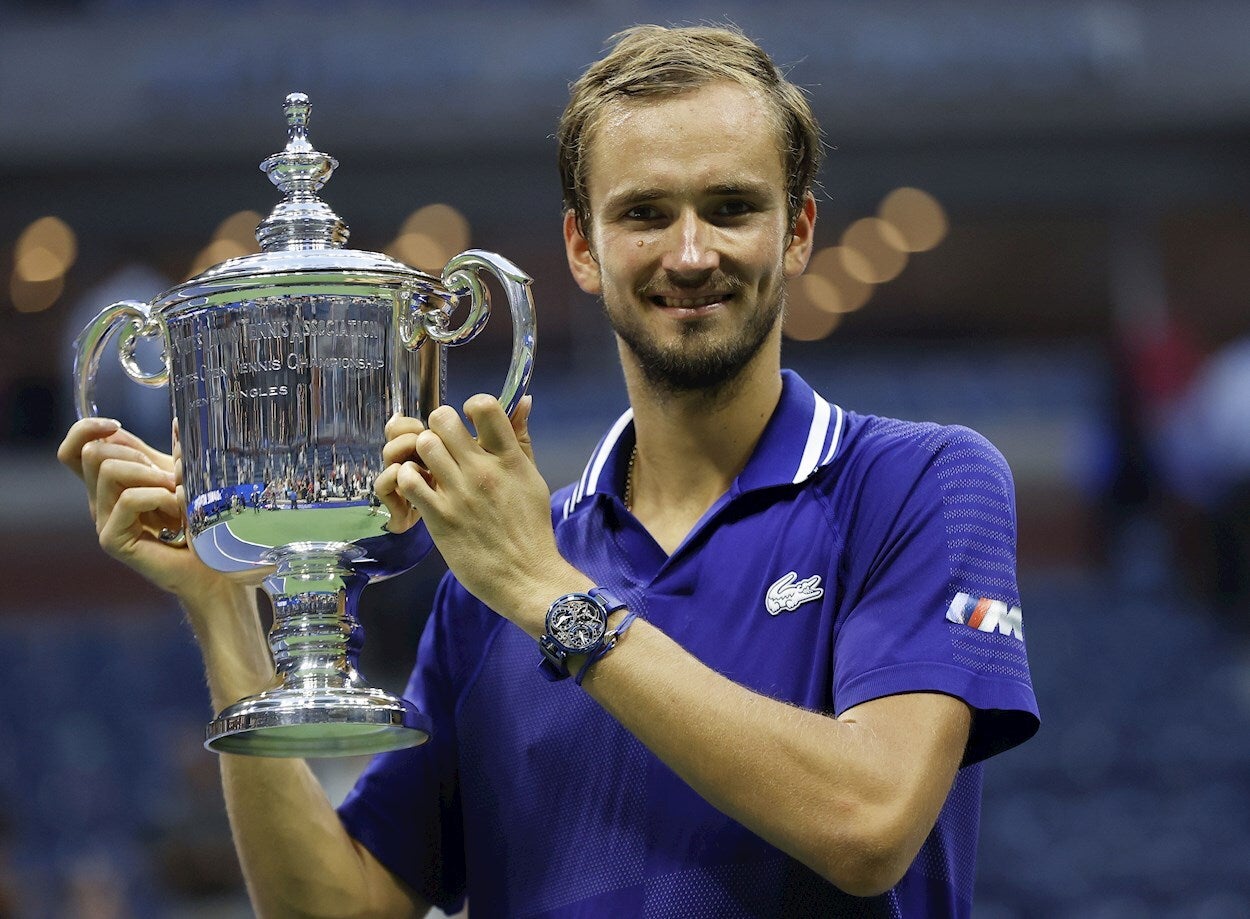 Medvedev hunde a Djokovic, que se queda a un paso de hacer historia Medvedev hunde a Djokovic, que se queda a un paso de hacer historia
