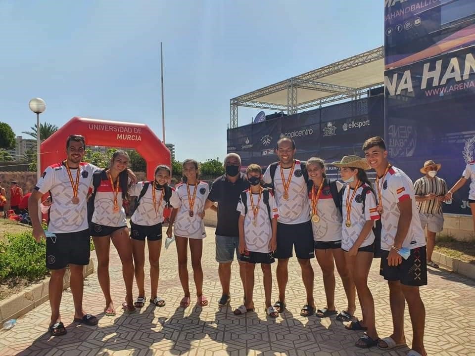 Jóvenes deportistas manchegos, cosechan grandes logros en el Campeonato de España de Balonmano Playa Jóvenes deportistas manchegos, cosechan grandes logros en el Campeonato de España de Balonmano Playa