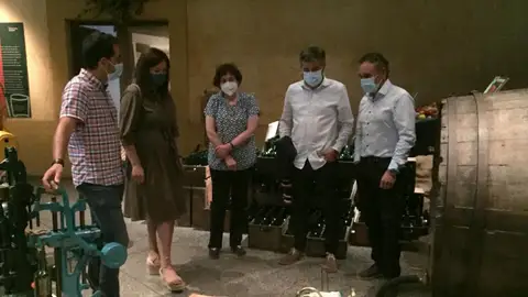 Un momento de la visita al Museo de la Sidra Un momento de la visita al Museo de la Sidra