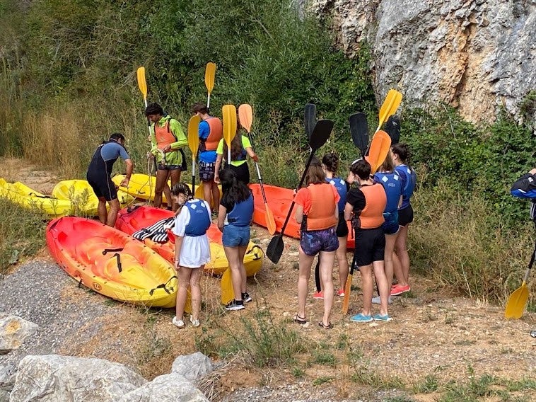 Quince jóvenes de Aguilar han disfrutado de una jornada multiaventura para despedir el verano Quince jóvenes de Aguilar han disfrutado de una jornada multiaventura para despedir el verano