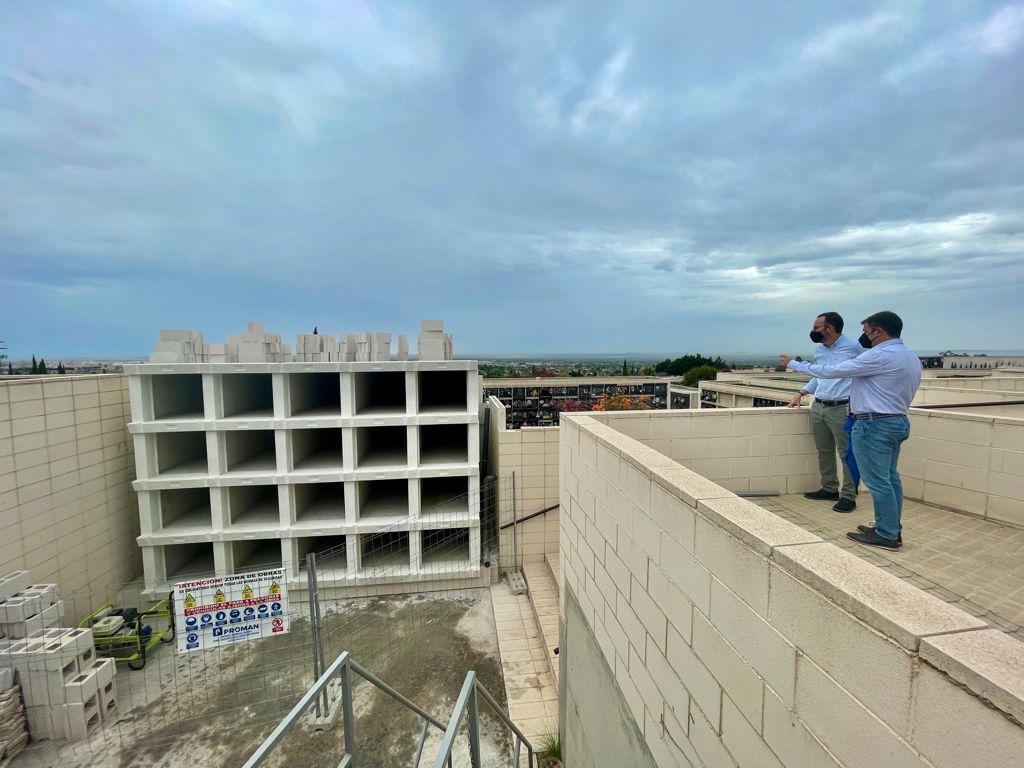 El Ayuntamiento de Elche inicia la construcción de 105 nuevos nichos en el Cementerio Nuevo El Ayuntamiento de Elche inicia la construcción de 105 nuevos nichos en el Cementerio Nuevo