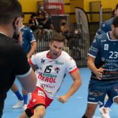 Momento del partido del Balonmano Nava