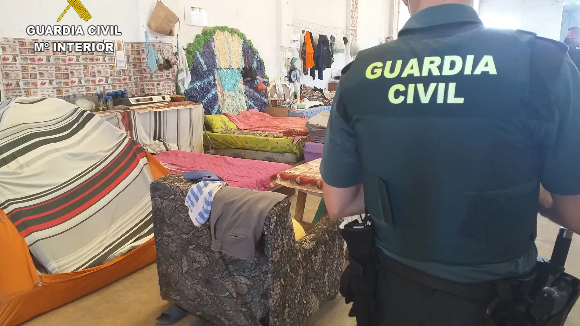La Guardia Civil investiga a un hombre por alojar a 25 trabajadores en una nave con condiciones insalubres 
