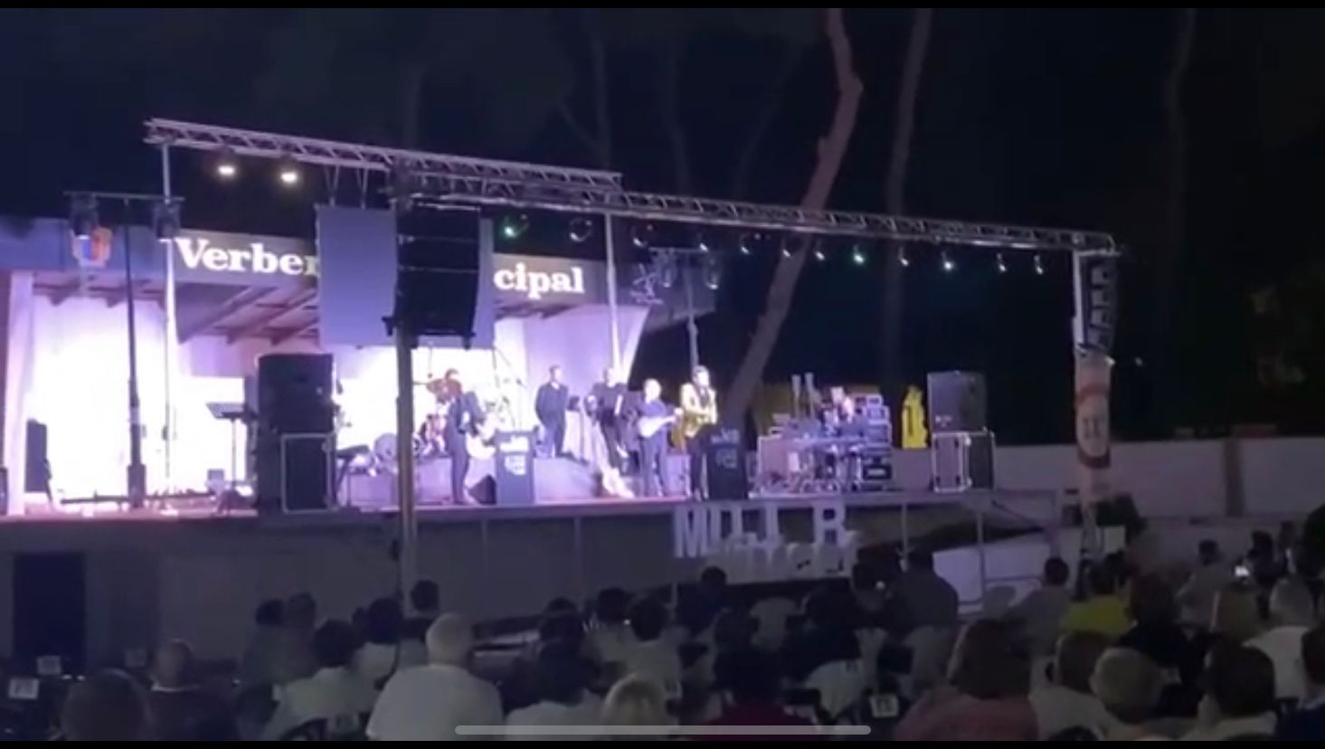 Polémico vídeo del cantante Luis Muñoz criticando al alcalde criptanense Polémico vídeo del cantante Luis Muñoz criticando al alcalde criptanense