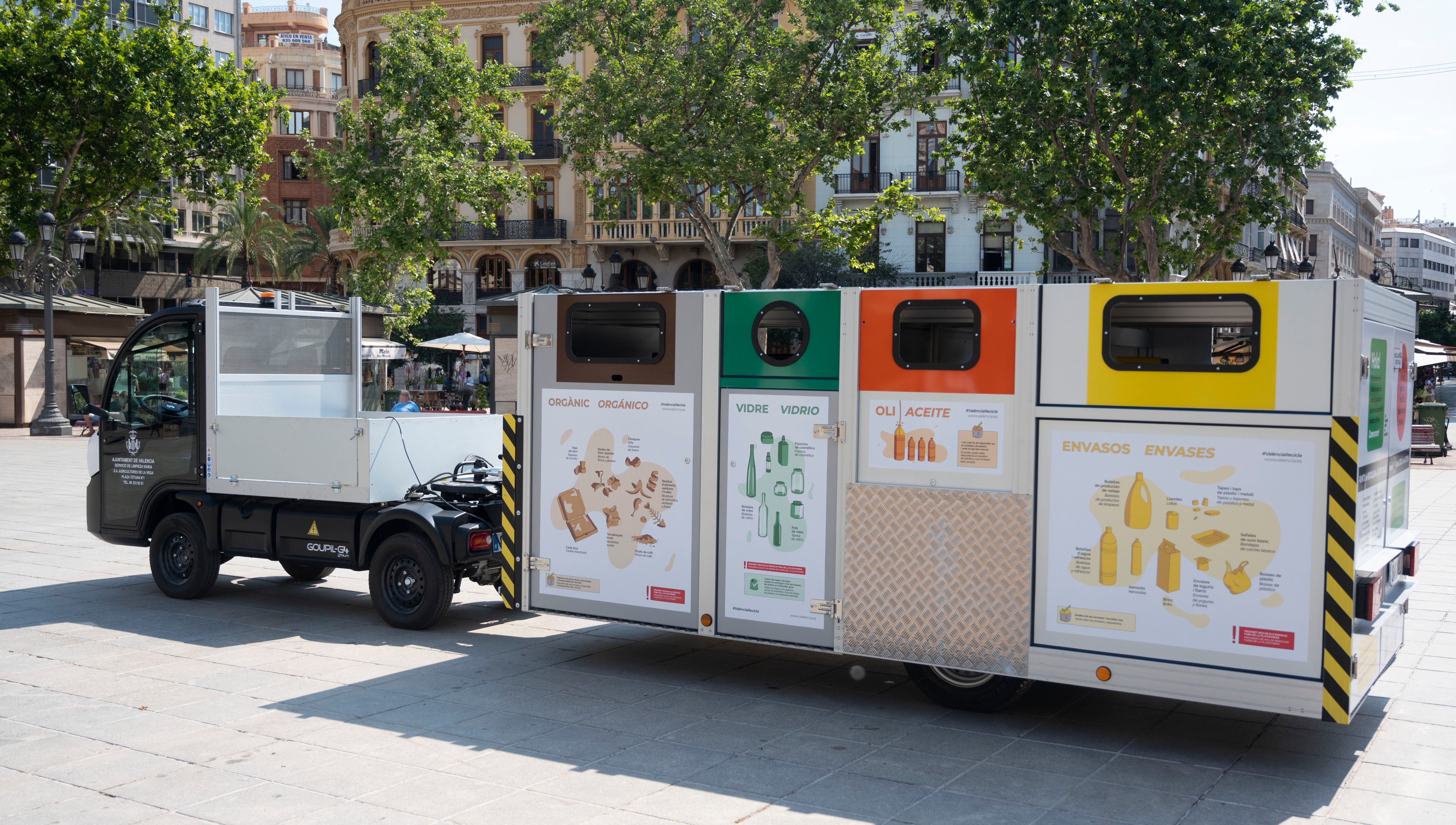 Ciutat Vella estrena sistema de recogida de basuras mediante plataformas portátiles Ciutat Vella estrena sistema de recogida de basuras mediante plataformas portátiles
