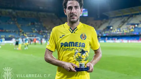 Psrejo con el premio al MVP del partido ante el Atalanta Psrejo con el premio al MVP del partido ante el Atalanta