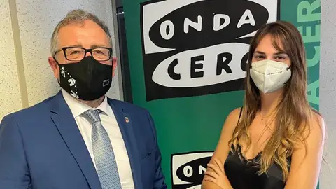 El presidente de la Diputación, Pepe Martí, y la periodista de Onda Cero, Marta Fullera. El presidente de la Diputación, Pepe Martí, y la periodista de Onda Cero, Marta Fullera.