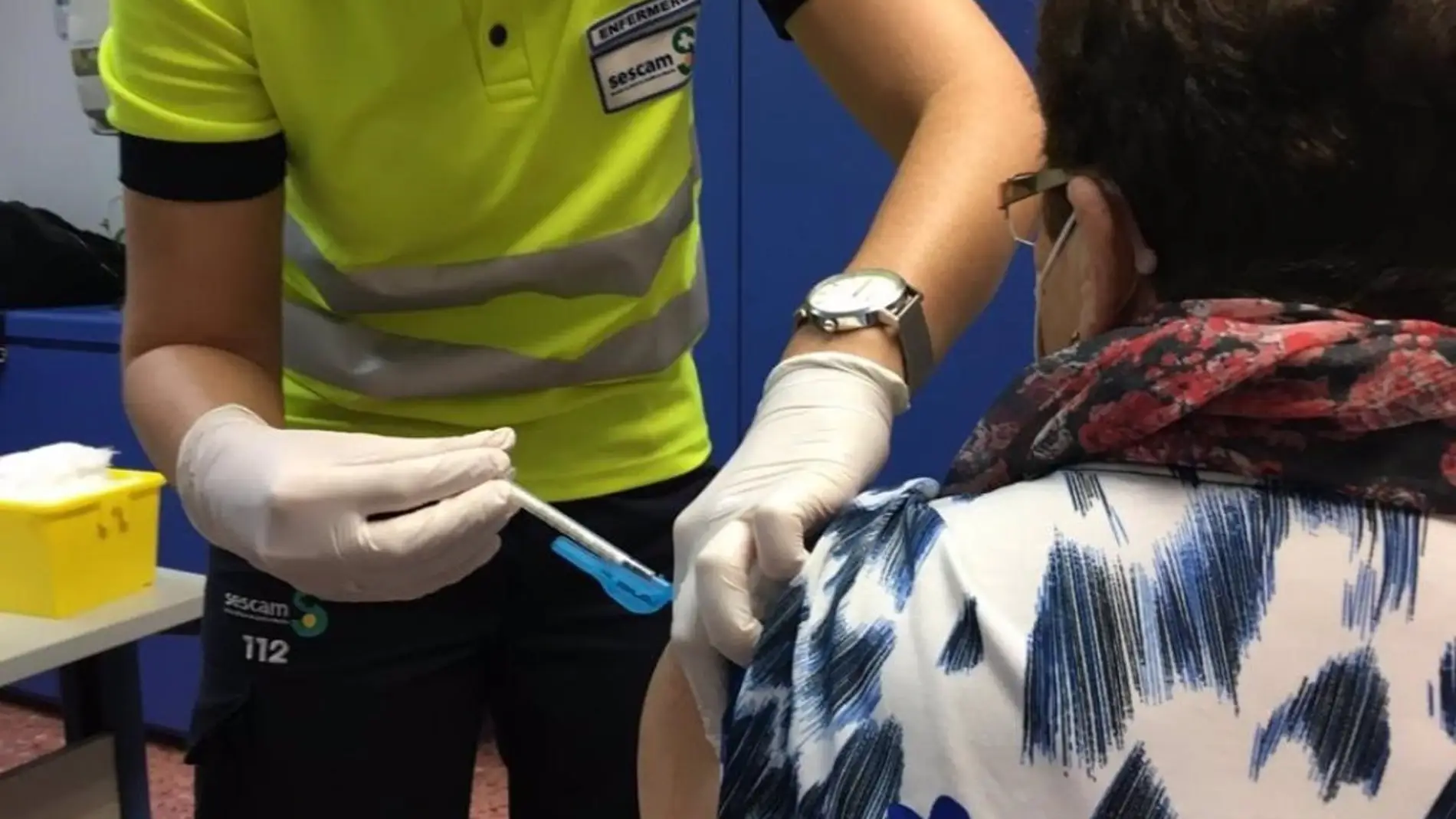 Castilla - La Mancha empezará a administrar la tercera dosis de la vacuna en residencias de mayores en tres semanas 