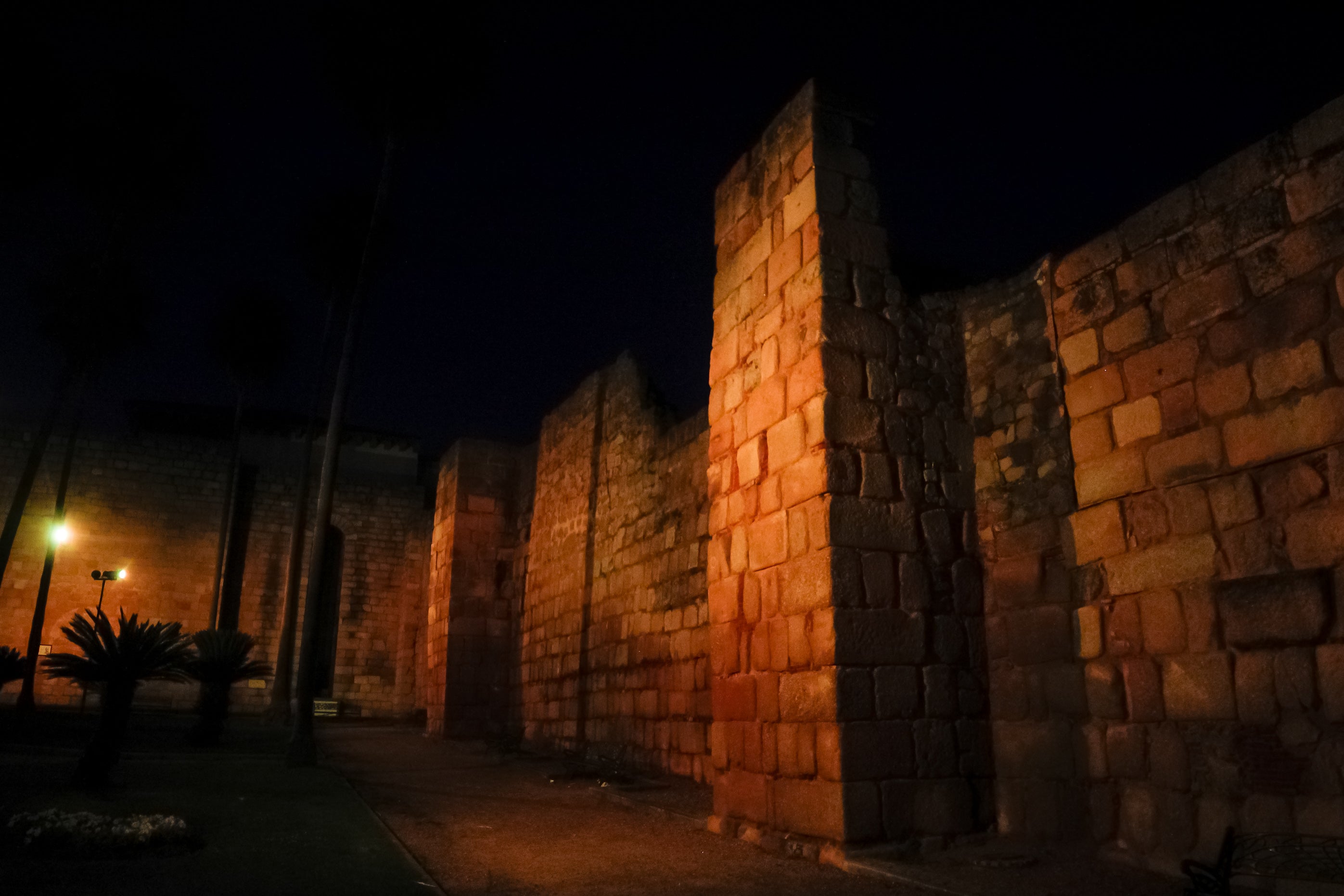 El sábado algunos monumentos emeritenses se iluminarán en naranja El sábado algunos monumentos emeritenses se iluminarán en naranja