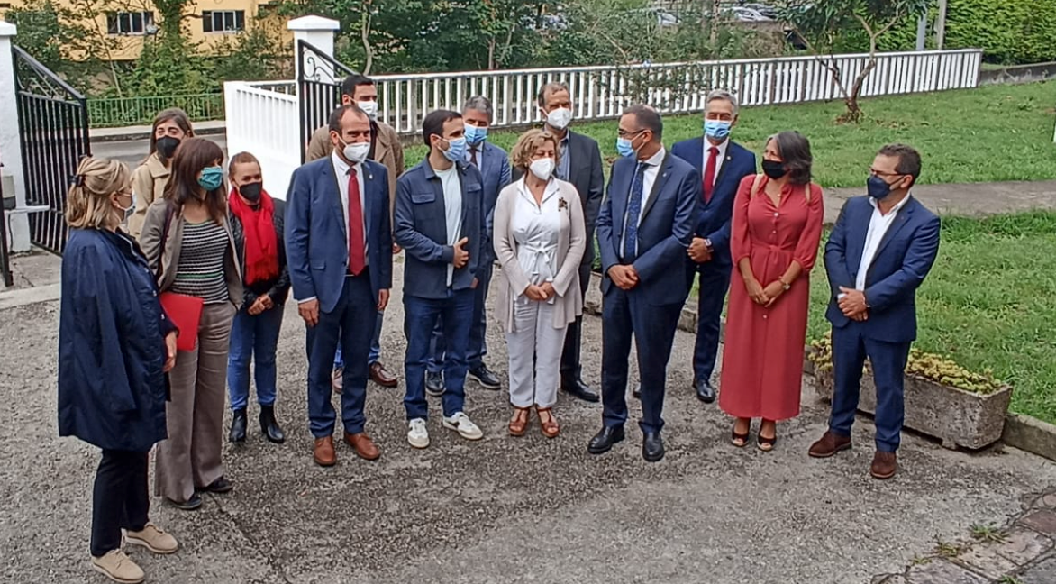 REPORTAJE: El ministro de Consumo entregó los premios Consumópolis al IES de Infiesto REPORTAJE: El ministro de Consumo entregó los premios Consumópolis al IES de Infiesto