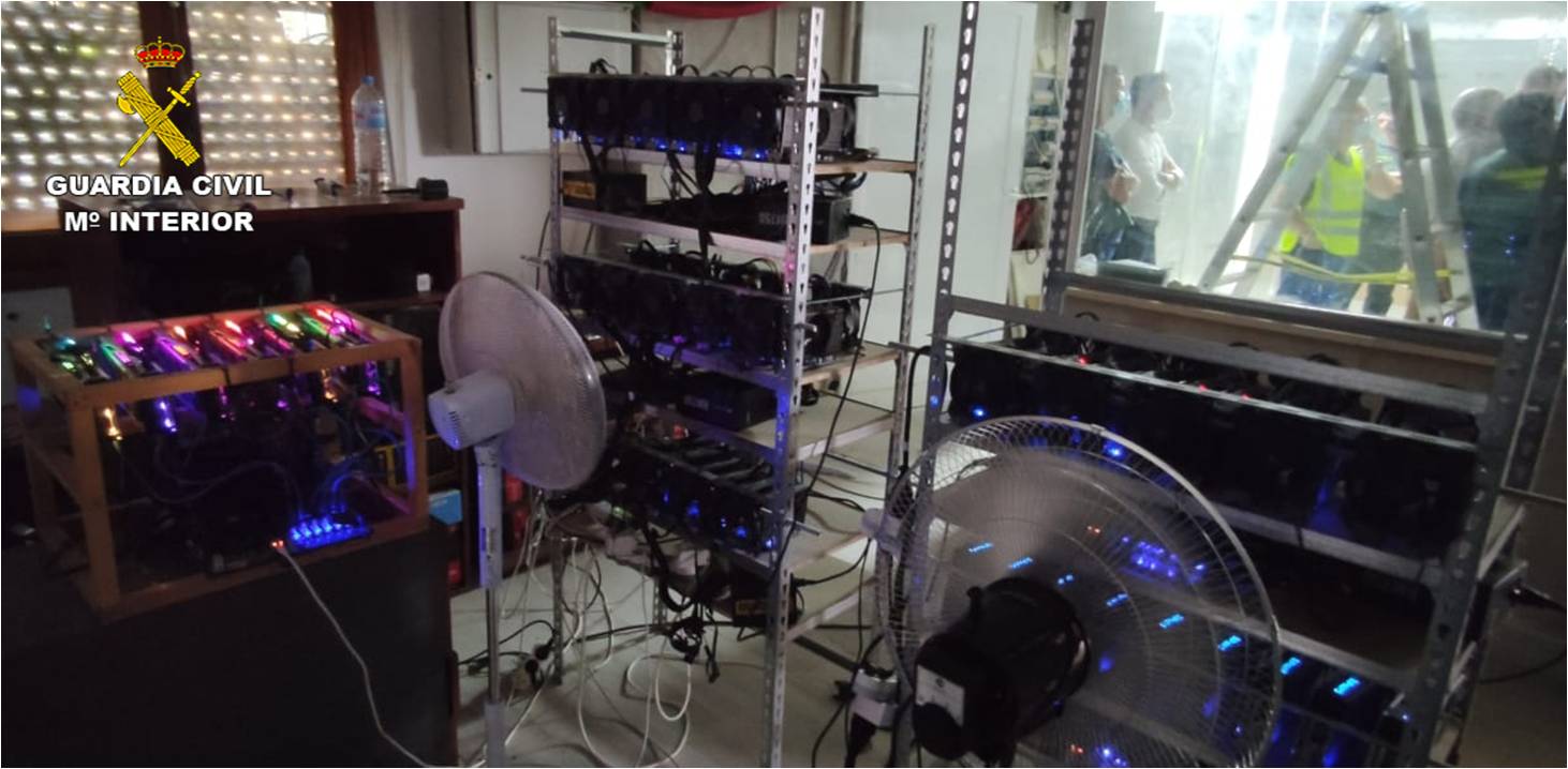 La Guardia Civil detiene en Crevillent a dos personas por un enganche ilegal de electricidad en una granja de criptomonedas La Guardia Civil detiene en Crevillent a dos personas por un enganche ilegal de electricidad en una granja de criptomonedas