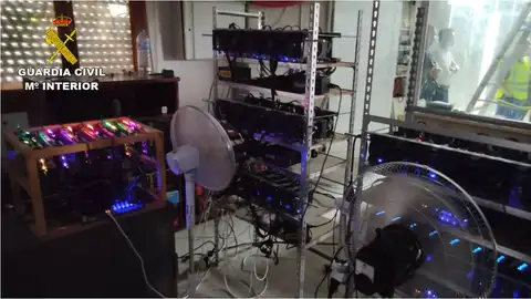 Dispositivos para la creación de criptomonedas encontrada en Crevillent. Dispositivos para la creación de criptomonedas encontrada en Crevillent.