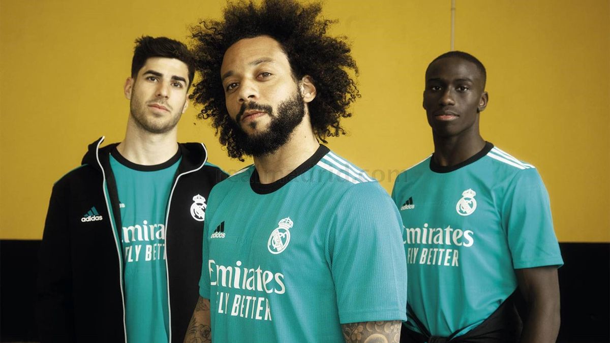 La tercera equipación del Real Madrid se convierte en carne de meme: "Bonito pijama" La tercera equipación del Real Madrid se convierte en carne de meme: "Bonito pijama"
