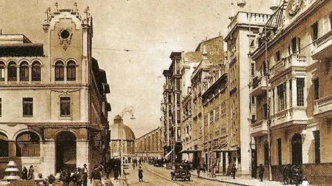 Una imagen del antiguo cine Ideal, frente a la Casa de Socorro de Alicante Cine Ideal Alicante