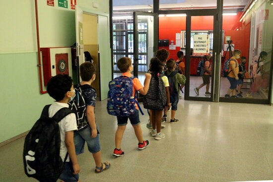 Salut només es planteja la vacunació dels menors de 12 anys com a via per assolir la immunitat comunitària Salut només es planteja la vacunació dels menors de 12 anys com a via per assolir la immunitat comunitària
