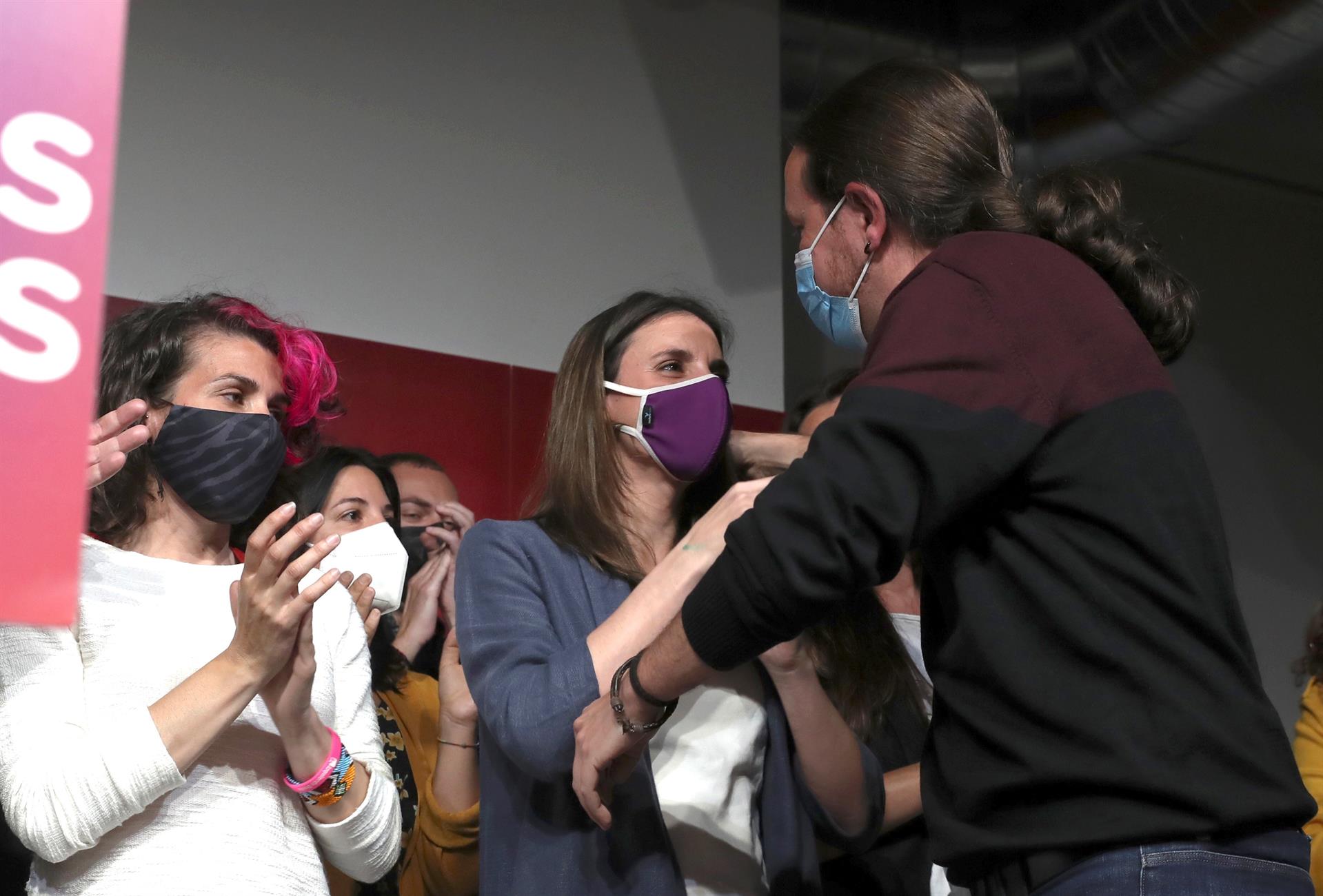 Pablo Iglesias e Irene Montero piden cárcel para el hombre que hizo un escrache frente a su casa de Galapagar Pablo Iglesias e Irene Montero piden cárcel para el hombre que hizo un escrache frente a su casa de Galapagar