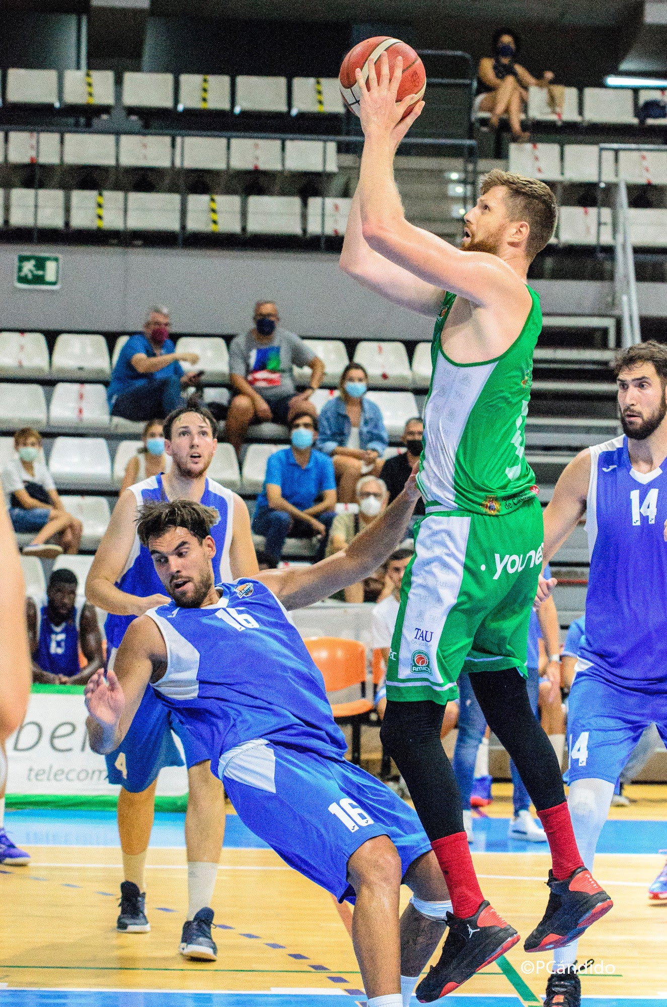 Tau se luce ante Almansa en una arrolladora segunda mitad Tau se luce ante Almansa en una arrolladora segunda mitad