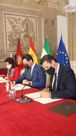 Firma convenio base log&iacute;stica