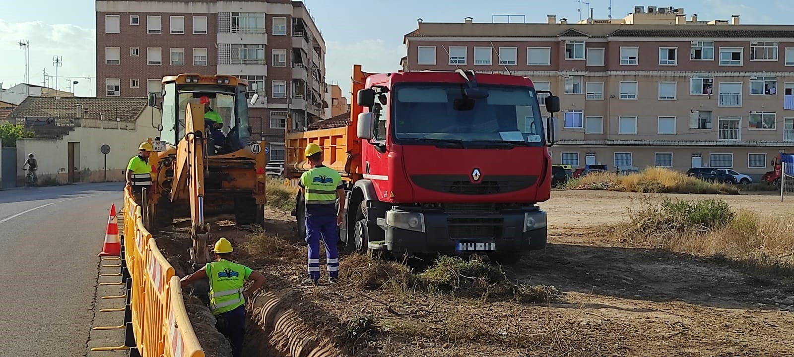Aigües d’Elx amplía la red de agua potable en Torrellano y proyecta crear un tanque antitormentas en la pedanía Aigües d’Elx amplía la red de agua potable en Torrellano y proyecta crear un tanque antitormentas en la pedanía